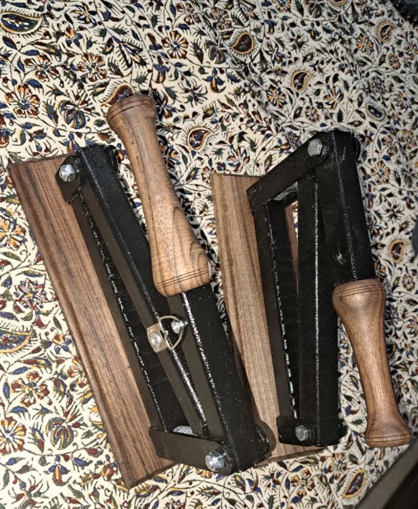 خرید بادام‌شکن ایمن؛ بدون خطر برای دست و انگشتان